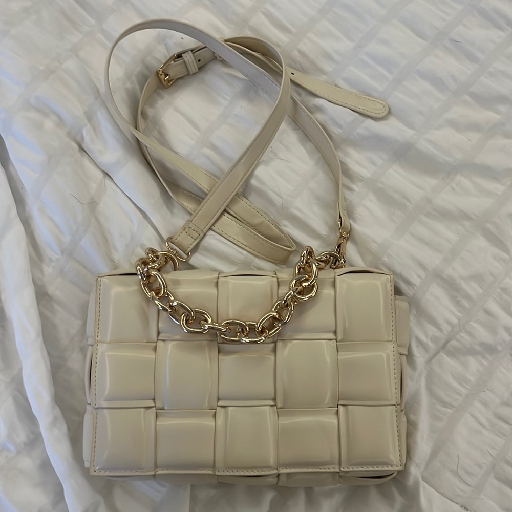 Cream never worn cross body bubble padded bag with removable strap